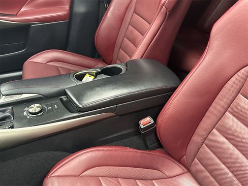 Used 2018 Lexus IS 350 image 33