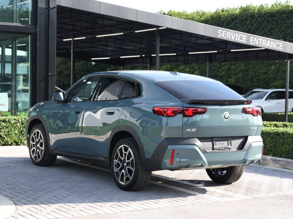 Used 2025 BMW X2 xDrive28i AWD/4WD image 5