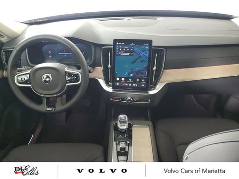 Certified 2025 Volvo XC90 B6 Core w/ Climate Package image 17