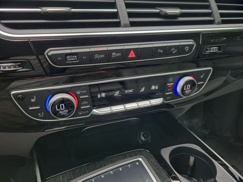Used 2017 Audi Q7 3.0T Prestige AWD/4WD image 25
