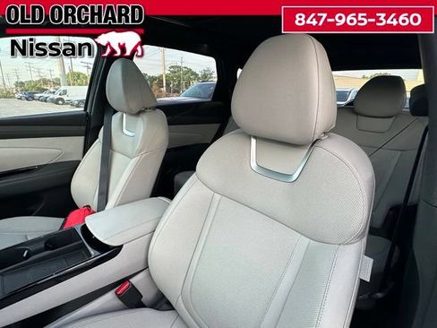 Used 2025 Hyundai Tucson Limited AWD/4WD image 11