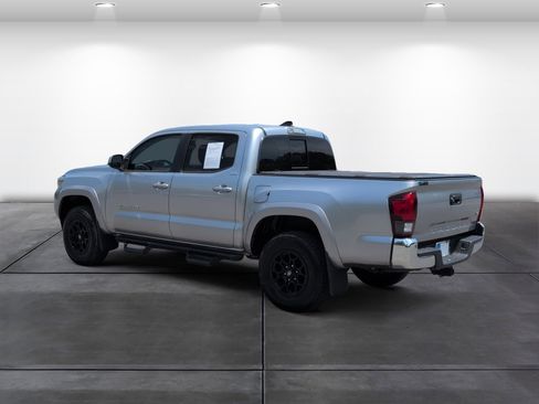 Used 2021 Toyota Tacoma SR5 RWD image 3