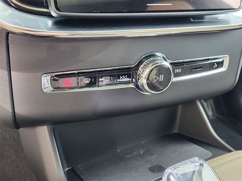 New 2026 Volvo XC90 B6 Plus w/ Protection Package Premier image 16