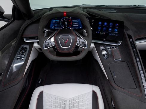 Used 2023 Chevrolet Corvette Stingray Premium Conv w/ Z51 Performance Package RWD image 21