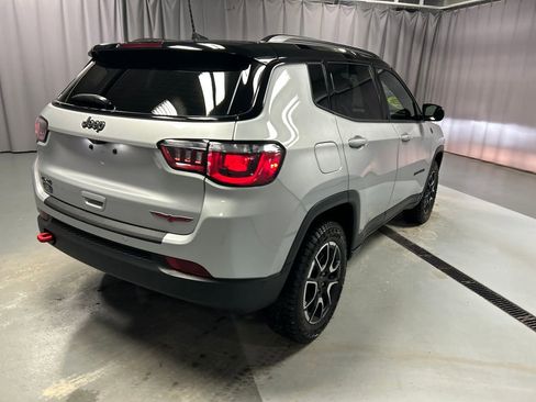 Used 2025 Jeep Compass Trailhawk image 7