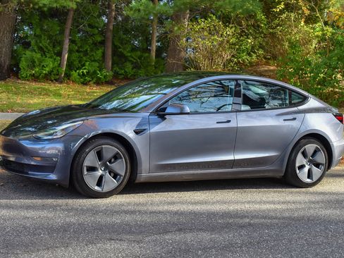 Used 2022 Tesla Model 3 Long Range AWD/4WD image 2