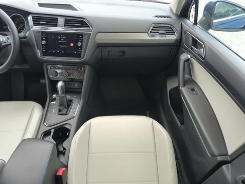 Used 2018 Volkswagen Tiguan SE w/ Panoramic Sunroof Package FWD image 16