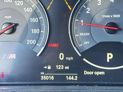 Used 2016 BMW M4 Convertible image 9