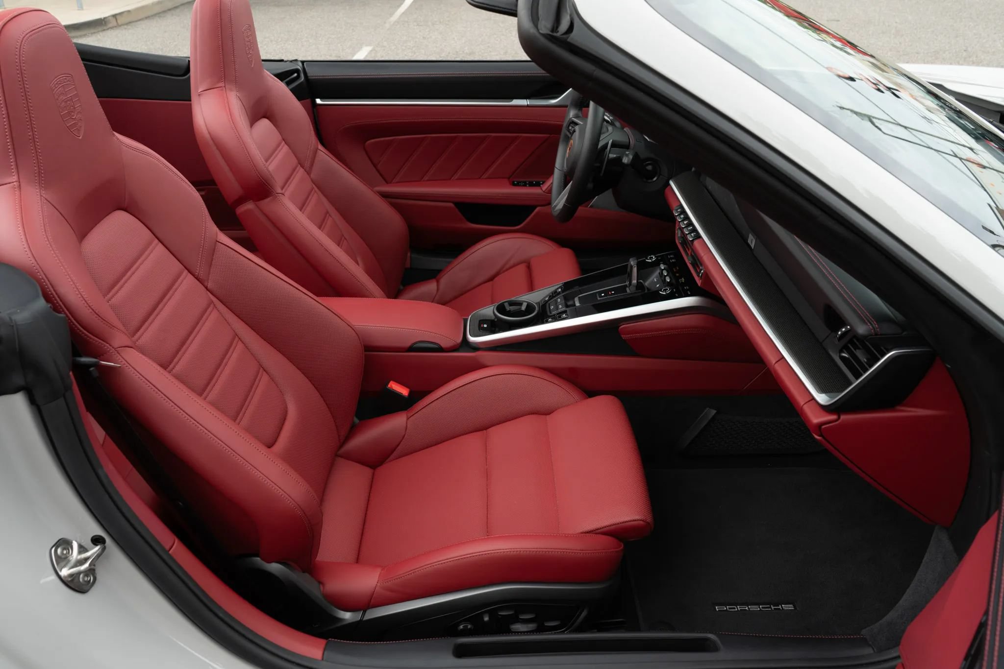 Used 2024 Porsche 911 Cabriolet AWD/4WD image 34