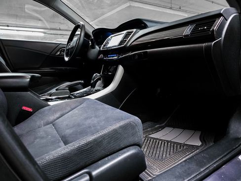 Used 2016 Honda Accord EX image 37