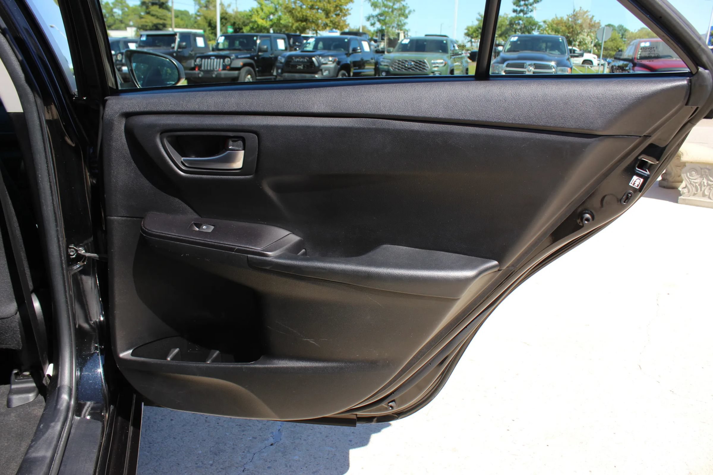 Used 2016 Toyota Camry LE FWD image 21