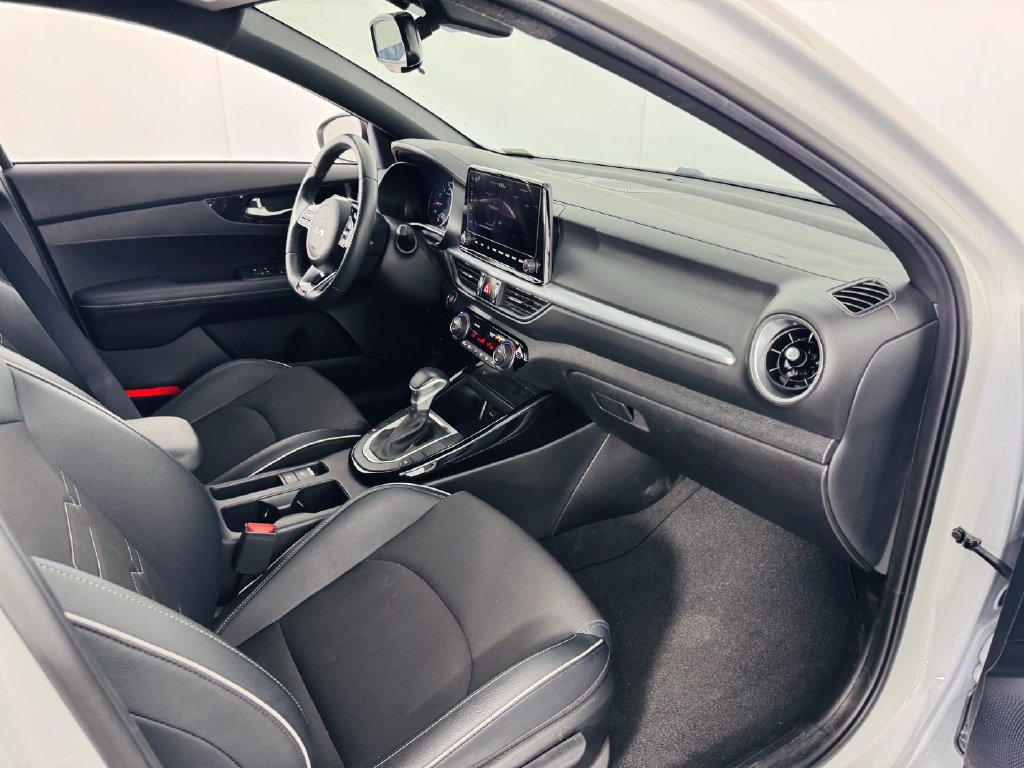 Used 2023 Kia Forte GT-Line w/ GT-Line Technology Package FWD image 29