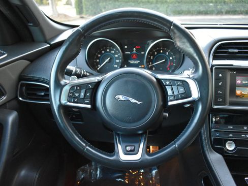 Used 2018 Jaguar F-PACE S image 14