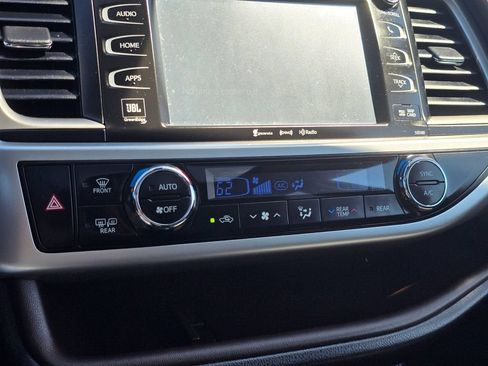 Used 2017 Toyota Highlander Limited AWD/4WD image 23
