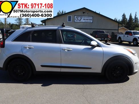 Used 2017 Kia Niro EX FWD image 9