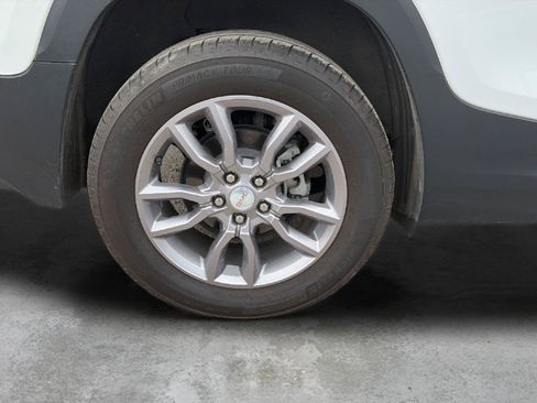 Certified 2023 GMC Terrain SLT AWD/4WD image 9