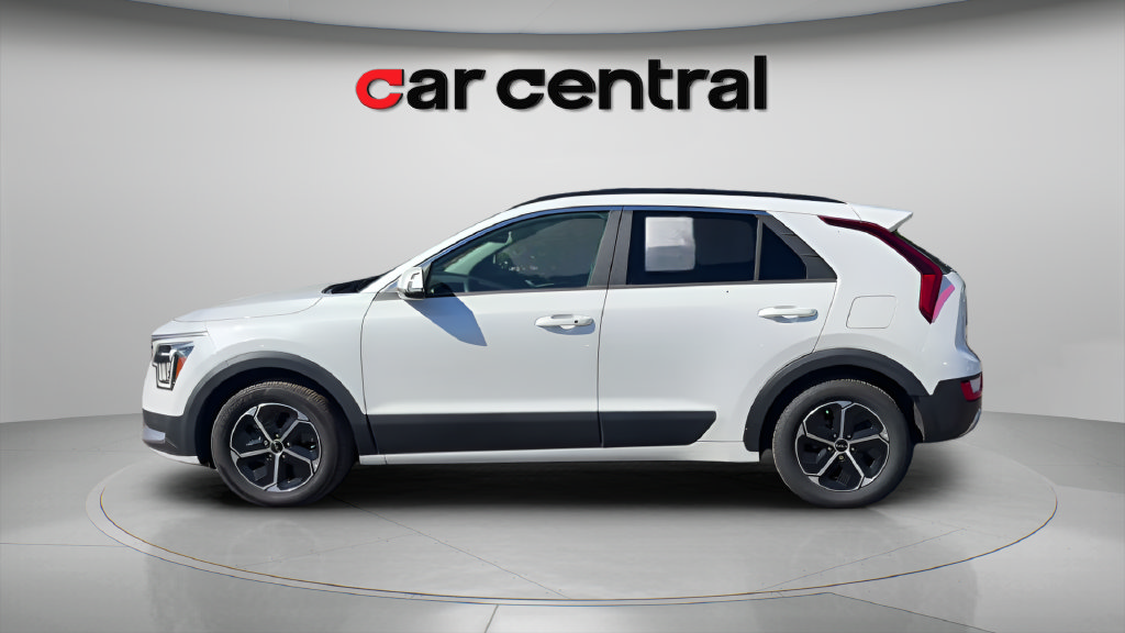 Used 2023 Kia Niro EX FWD image 2