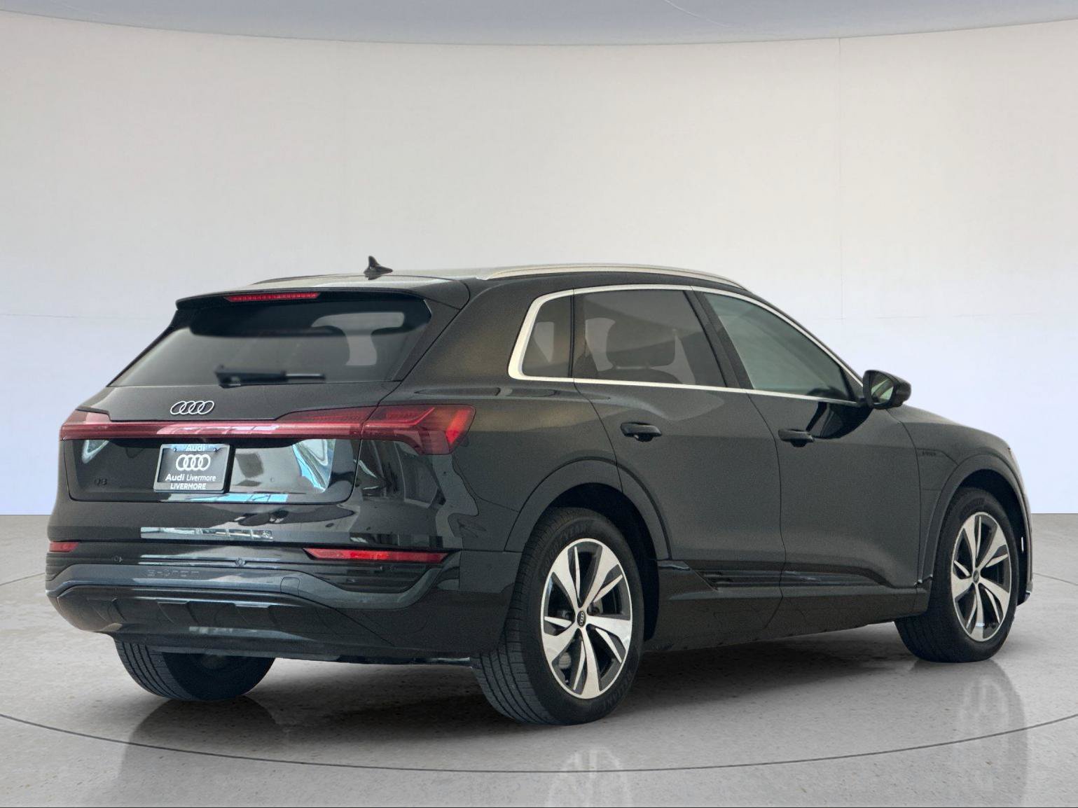 Used 2024 Audi Q8 e-tron Premium Plus w/ Premium Plus Package AWD/4WD image 6