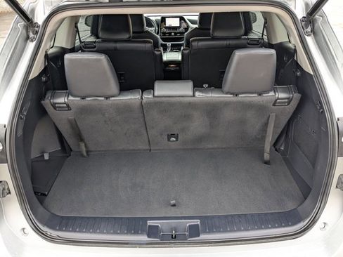 Used 2023 Toyota Highlander XLE image 6