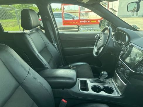 Used 2021 Jeep Grand Cherokee Laredo X RWD image 2