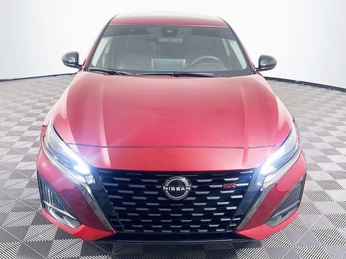 Used 2023 Nissan Altima 2.5 SR w/ SR Premium Package image 3