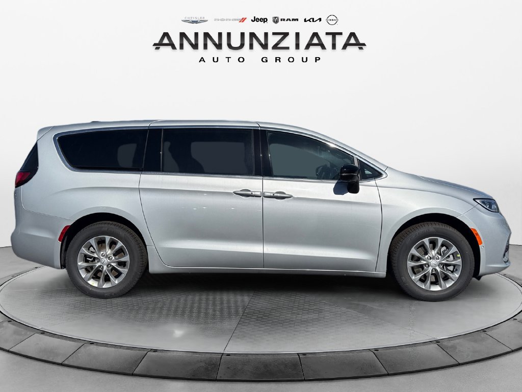New 2026 Chrysler Pacifica Select AWD/4WD image 6