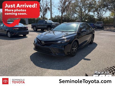 Used 2024 Toyota Camry SE image 1