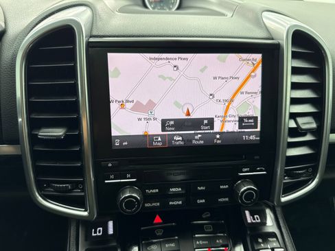 Used 2018 Porsche Cayenne Platinum Edition AWD/4WD image 27