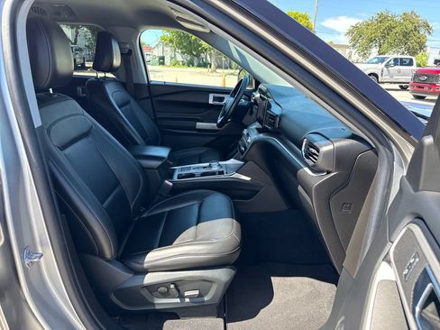 Used 2021 Ford Explorer XLT w/ Equipment Group 202A RWD image 25