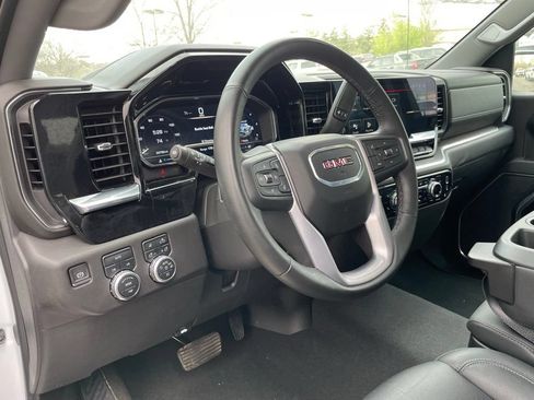 Used 2025 GMC Sierra 1500 SLT AWD/4WD image 9