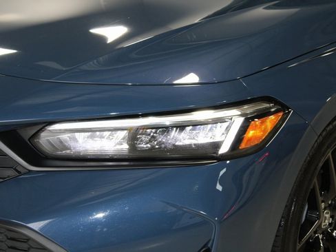 Used 2025 Honda Civic Sport image 2