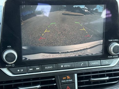 Used 2024 Nissan Altima 2.5 SV FWD image 5