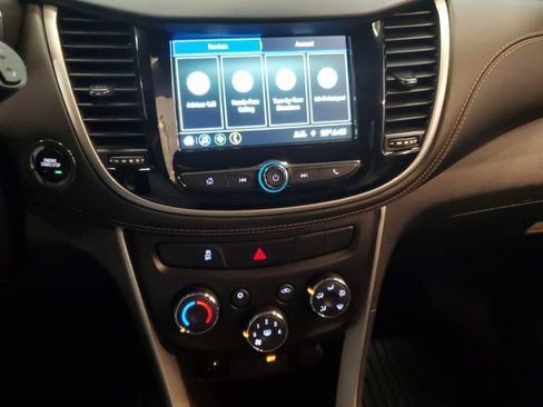 Used 2019 Chevrolet Trax LT w/ LT Convenience Package AWD/4WD image 18