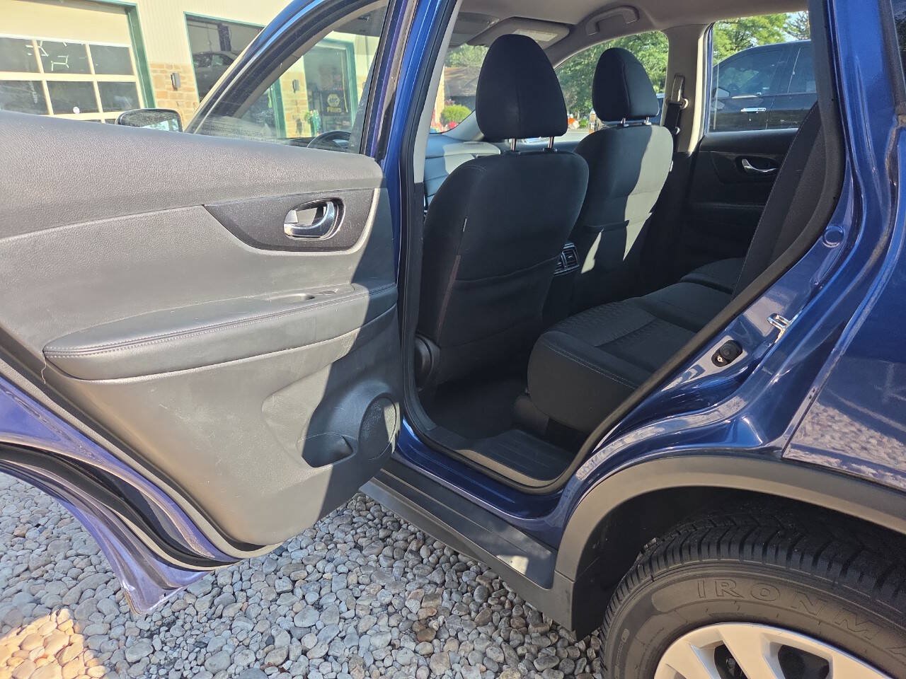 Used 2017 Nissan Rogue S FWD image 17