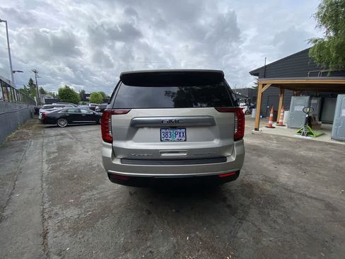 Used 2024 GMC Yukon XL Denali w/ Advanced Technology Package AWD/4WD image 5