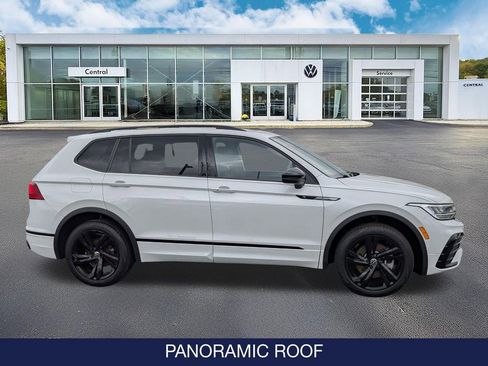 Used 2023 Volkswagen Tiguan SE R-Line image 9