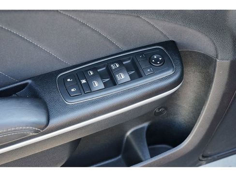 Used 2020 Dodge Charger SXT image 17