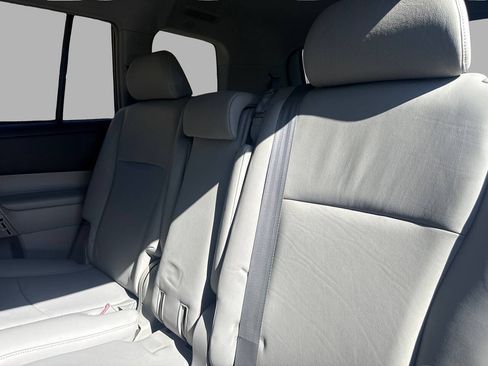 Used 2009 Toyota Highlander Limited FWD image 24