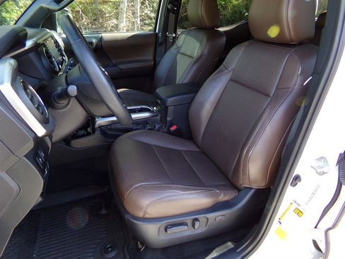 Used 2021 Toyota Tacoma Limited image 24