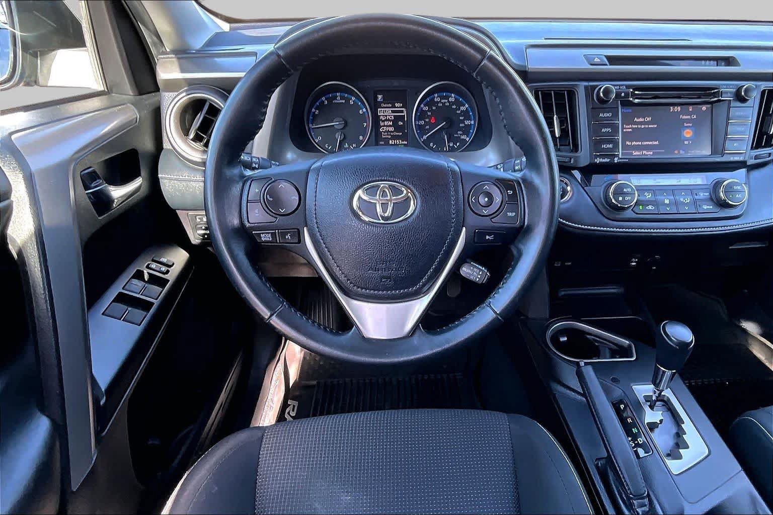 Used 2018 Toyota RAV4 XLE AWD/4WD image 5
