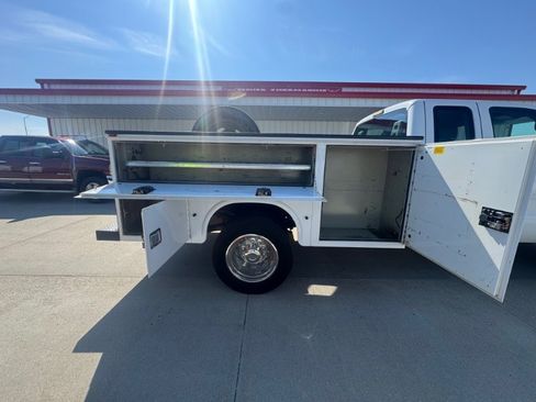 Used 2011 Ford F550 4x4 SuperCab Super Duty w/ PWR Equipment Group image 9