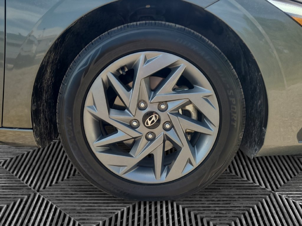 Used 2024 Hyundai Elantra SEL FWD image 16