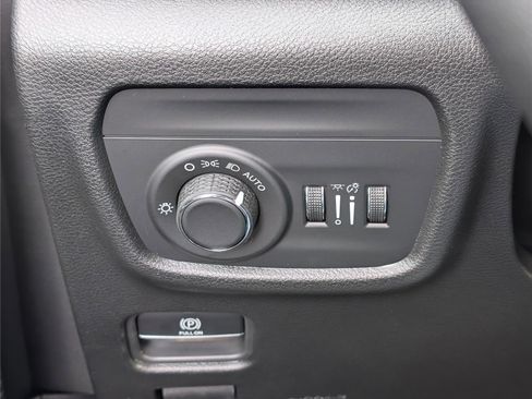 New 2026 Jeep Grand Cherokee Altitude image 16