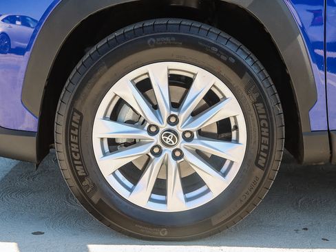 Used 2024 Toyota Corolla Cross LE image 11