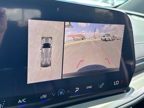 New 2026 Chevrolet Traverse LT w/ Driver Confidence Package AWD/4WD image 21