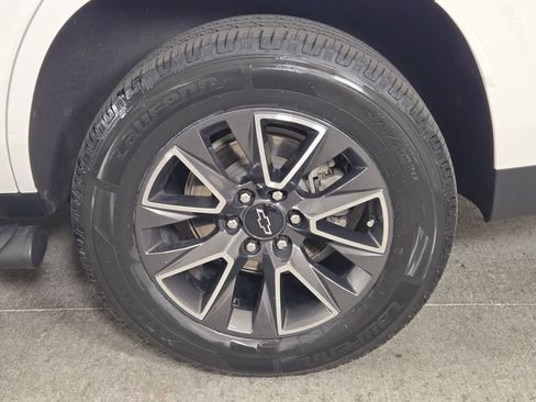 Used 2022 Chevrolet Tahoe Z71 w/ Luxury Package AWD/4WD image 11