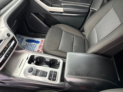 Used 2024 Ford Explorer XLT image 34
