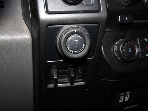 Used 2018 Ford F150 XLT w/ Equipment Group 302A Luxury AWD/4WD image 16