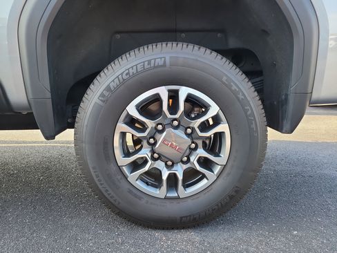 Used 2024 GMC Sierra 2500 SLT w/ SLT Premium Package image 9