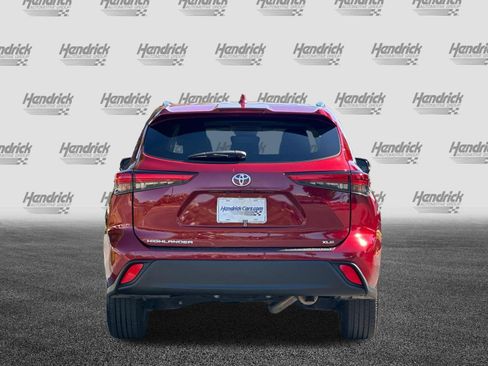 Used 2021 Toyota Highlander XLE FWD image 6